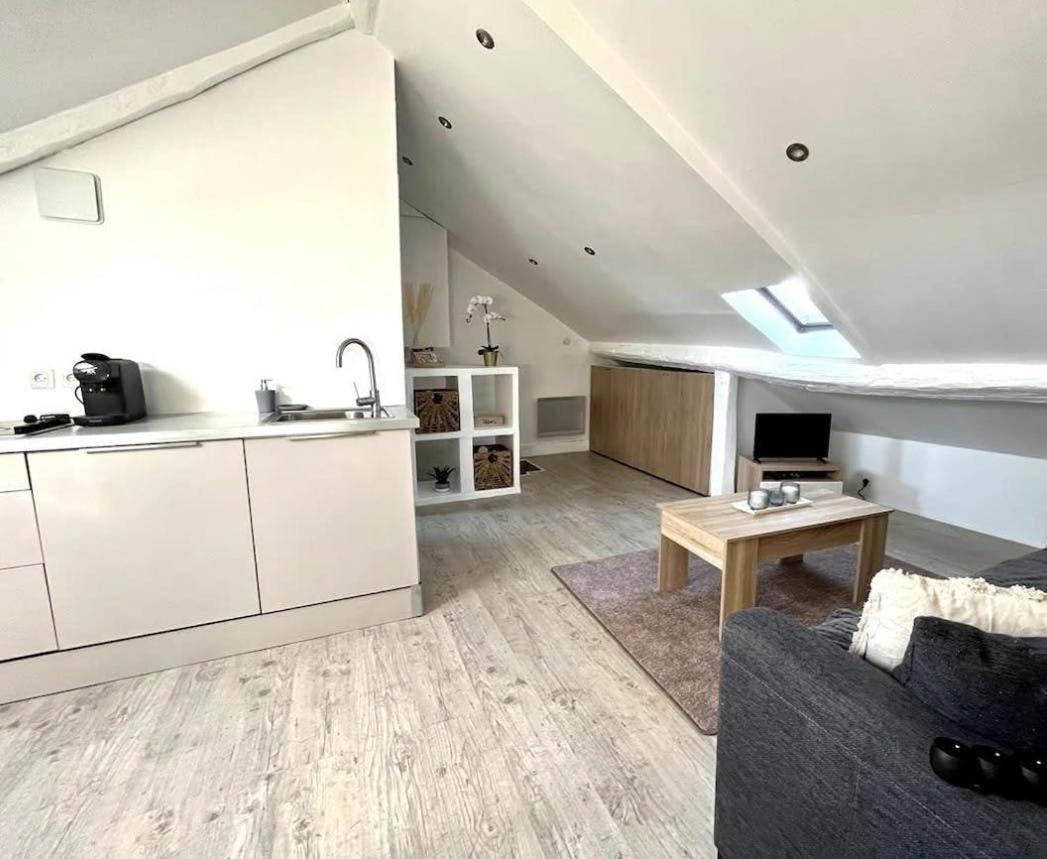 The Little French Studio - Fontainebleau Apartment Ngoại thất bức ảnh
